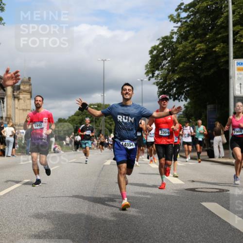 29.06.2025 - hella hamburg halbmarathon Yannick Fuchs http://msf.ph/oto/8173082 29.06.2025 10:41:26 20KM 1012, 1070, 1460, 1592, 1689, 1942, 2274, 2623, 3304, 4093, 5129, 5472, 5532, 5650, 5889, 6203, 6630, 7480, 7908, 8564, 8852, 9051, 9305, 10122, 10423, 11021, 11077, 11518, 12706, 12724, 13223, 13303, 14415, 14482, 14594, 15451, 15714, 15825, 15923, 15973, 16089, 16175, 16819, 17229, 17718, 17743, 17846, 18297, 18356, 19127 meine-sportfotos.de