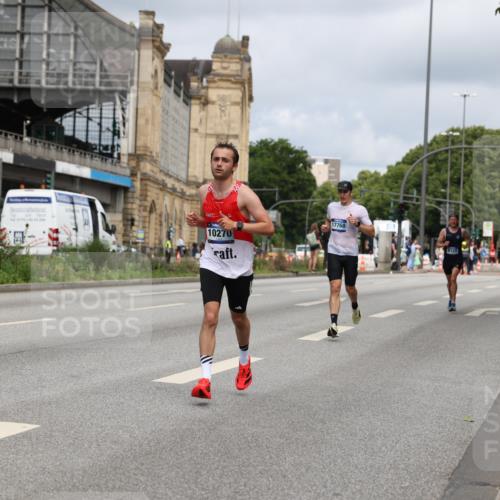 29.06.2025 - hella hamburg halbmarathon Yannick Fuchs http://msf.ph/oto/8173101 29.06.2025 10:25:18 20KM 2689, 3189, 5308, 8190, 8323, 9634, 10173, 10270, 12049, 12691, 15253, 15507, 16713, 17768 meine-sportfotos.de