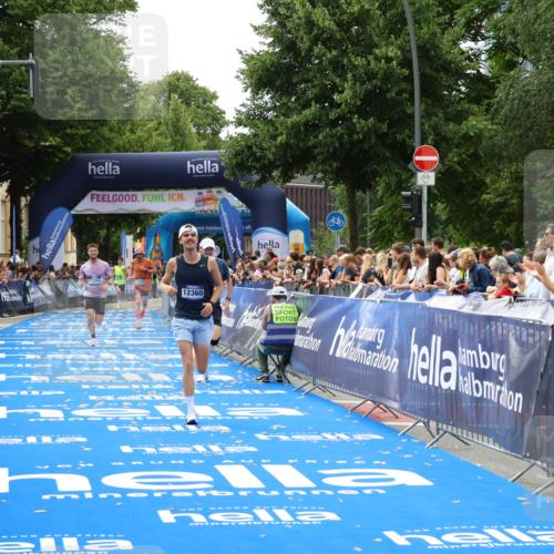 29.06.2025 - hella hamburg halbmarathon Zöllner http://msf.ph/oto/8173251 29.06.2025 10:23:59 Ziel 7963, 11194, 12360, 13440 meine-sportfotos.de