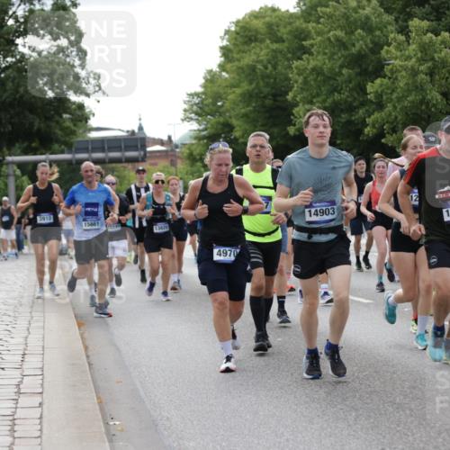 29.06.2025 - hella hamburg halbmarathon Jannik Wohlers http://msf.ph/oto/8173269 29.06.2025 10:21:55 Lombardsbrücke 1003, 1187, 1419, 1598, 2009, 2022, 2063, 2351, 2514, 3050, 3108, 3172, 3457, 3458, 3910, 3946, 4113, 4114, 4131, 4366, 4556, 4559, 4829, 4970, 5079, 5838, 6030, 6048, 6049, 6303, 6307, 6347, 6820, 6977, 7794, 8511, 8855, 8884, 8954, 9204, 9516, 10088, 10241, 10432, 10663, 10917, 11046, 11440, 12933, 13248, 13255, 13369, 13460, 13820, 14053, 14079, 14240, 14314, 14333, 14334, 14442, 14901, 14903, 14980, 15114, 15129, 15660, 17556, 18172, 18661, 19154 meine-sportfotos.de