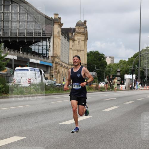 29.06.2025 - hella hamburg halbmarathon Yannick Fuchs http://msf.ph/oto/8173281 29.06.2025 10:25:22 20KM 2689, 5308, 8190, 8318, 8323, 9634, 10173, 10270, 12049, 12691, 15253, 15507, 16713, 17768 meine-sportfotos.de