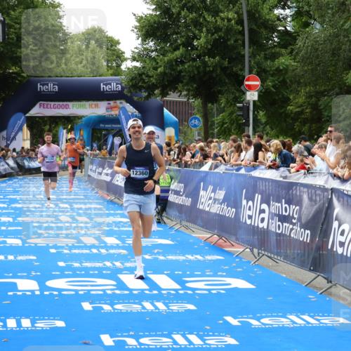 29.06.2025 - hella hamburg halbmarathon Zöllner http://msf.ph/oto/8173286 29.06.2025 10:23:59 Ziel 7963, 11194, 12360, 13440 meine-sportfotos.de