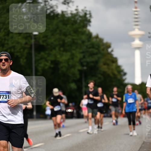 29.06.2025 - hella hamburg halbmarathon Dr. Thomas Lammeyer http://msf.ph/oto/8173321 29.06.2025 10:09:56 Kennedybrücke 1229, 1842, 2288, 3461, 4782, 4868, 5762, 7138, 7302, 8049, 8727, 8894, 8909, 9339, 9477, 9736, 9737, 9738, 9917, 10343, 10791, 10998 meine-sportfotos.de