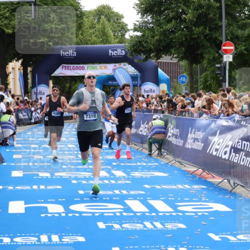 29.06.2025 - hella hamburg halbmarathon Zöllner http://msf.ph/oto/8173322 29.06.2025 10:36:57 Ziel 3959, 5307, 7310, 11620, 13141, 14691, 15939, 18384 meine-sportfotos.de