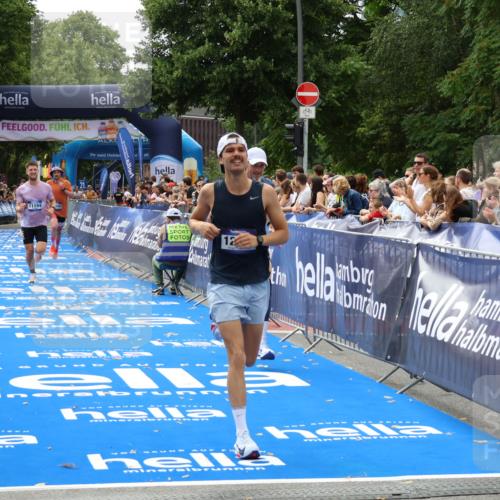 29.06.2025 - hella hamburg halbmarathon Zöllner http://msf.ph/oto/8173327 29.06.2025 10:24:00 Ziel 7963, 11194, 12360, 13440, 14753 meine-sportfotos.de
