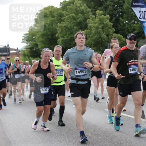 29.06.2025 - hella hamburg halbmarathon Jannik Wohlers http://msf.ph/oto/8173332 29.06.2025 10:21:55 Lombardsbrücke 1003, 1187, 1419, 1598, 2009, 2022, 2063, 2351, 2514, 3050, 3108, 3172, 3457, 3458, 3910, 3946, 4113, 4114, 4131, 4366, 4556, 4559, 4829, 4970, 5079, 5838, 6030, 6048, 6049, 6303, 6307, 6347, 6820, 6977, 7794, 8511, 8855, 8884, 8954, 9204, 9516, 10088, 10241, 10432, 10663, 10917, 11046, 11440, 12933, 13248, 13255, 13369, 13460, 13820, 14053, 14079, 14240, 14314, 14333, 14334, 14442, 14901, 14903, 14980, 15114, 15129, 15660, 17556, 18172, 18661, 19154 meine-sportfotos.de