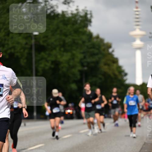 29.06.2025 - hella hamburg halbmarathon Dr. Thomas Lammeyer http://msf.ph/oto/8173358 29.06.2025 10:09:57 Kennedybrücke 1229, 1842, 2288, 3461, 4782, 4868, 5762, 7138, 7302, 8049, 8727, 8894, 8909, 9339, 9477, 9736, 9737, 9738, 9917, 10343, 10791, 10998 meine-sportfotos.de