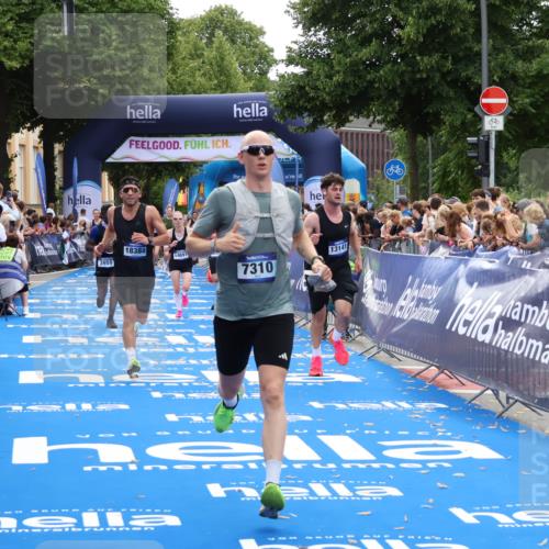 29.06.2025 - hella hamburg halbmarathon Zöllner http://msf.ph/oto/8173374 29.06.2025 10:36:58 Ziel 3959, 5307, 7310, 11620, 13141, 14691, 18384 meine-sportfotos.de