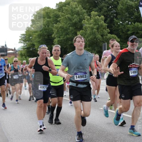 29.06.2025 - hella hamburg halbmarathon Jannik Wohlers http://msf.ph/oto/8173383 29.06.2025 10:21:55 Lombardsbrücke 1003, 1187, 1419, 1598, 2009, 2022, 2063, 2351, 2514, 3050, 3108, 3172, 3457, 3458, 3910, 3946, 4113, 4114, 4131, 4366, 4556, 4559, 4829, 4970, 5079, 5838, 6030, 6048, 6049, 6303, 6307, 6347, 6820, 6977, 7794, 8511, 8855, 8884, 8954, 9204, 9516, 10088, 10241, 10432, 10663, 10917, 11046, 11440, 12933, 13248, 13255, 13369, 13460, 13820, 14053, 14079, 14240, 14314, 14333, 14334, 14442, 14901, 14903, 14980, 15114, 15129, 15660, 17556, 18172, 18661, 19154 meine-sportfotos.de