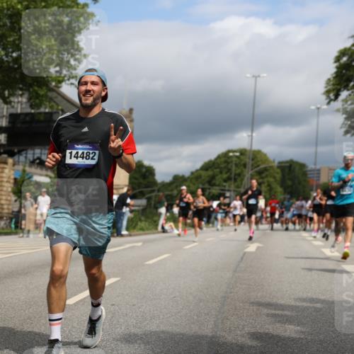 29.06.2025 - hella hamburg halbmarathon Yannick Fuchs http://msf.ph/oto/8173384 29.06.2025 10:41:30 20KM 1012, 1070, 1460, 1592, 1689, 1942, 2274, 2864, 3304, 4093, 5129, 5472, 5532, 5650, 5889, 6168, 6203, 6630, 6716, 7480, 7908, 7962, 8564, 8693, 8852, 9051, 9305, 10122, 10423, 11021, 11518, 12706, 12724, 13223, 13303, 14482, 14594, 15451, 15714, 15825, 15923, 15973, 16089, 16175, 16819, 17229, 17718, 17743, 17846, 18297, 18356, 19127 meine-sportfotos.de