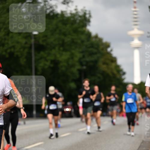 29.06.2025 - hella hamburg halbmarathon Dr. Thomas Lammeyer http://msf.ph/oto/8173392 29.06.2025 10:09:57 Kennedybrücke 1229, 1842, 2288, 3461, 4782, 4868, 5762, 7138, 7302, 8049, 8727, 8894, 8909, 9339, 9477, 9736, 9737, 9738, 9917, 10343, 10791, 10998 meine-sportfotos.de