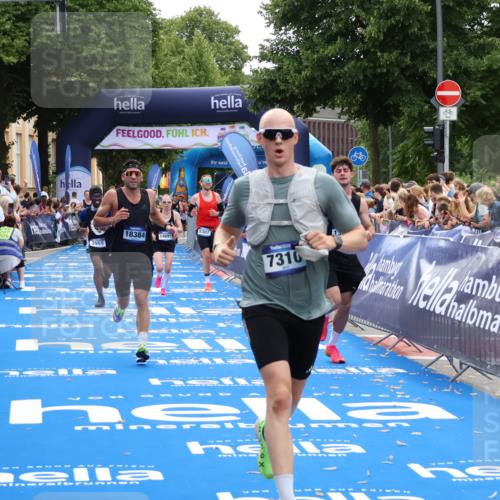 29.06.2025 - hella hamburg halbmarathon Zöllner http://msf.ph/oto/8173410 29.06.2025 10:36:58 Ziel 3959, 5307, 7310, 11620, 13141, 14691, 18384 meine-sportfotos.de