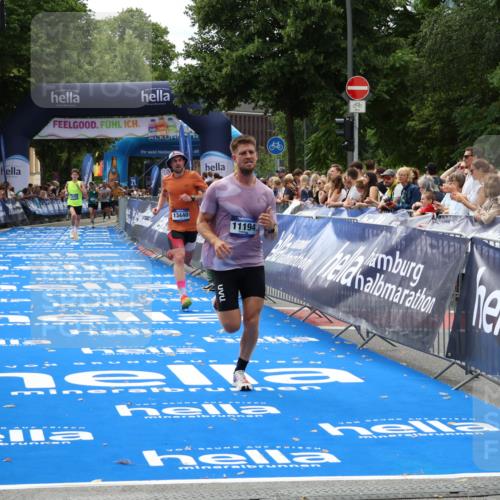 29.06.2025 - hella hamburg halbmarathon Zöllner http://msf.ph/oto/8173429 29.06.2025 10:24:02 Ziel 11194, 13440, 14753 meine-sportfotos.de