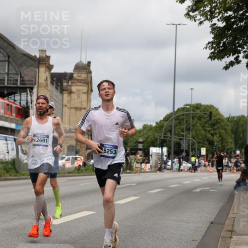 29.06.2025 - hella hamburg halbmarathon Yannick Fuchs http://msf.ph/oto/8173454 29.06.2025 10:25:31 20KM 3379, 3845, 7055, 7481, 8318, 8323, 9381, 12049, 12691, 15253, 17322, 18235 meine-sportfotos.de