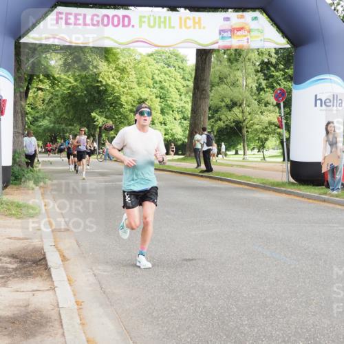 29.06.2025 - hella hamburg halbmarathon MichiJ http://msf.ph/oto/8173459 29.06.2025 10:15:37 Zwischen KM18-KM19 1271, 11994, 17003 meine-sportfotos.de