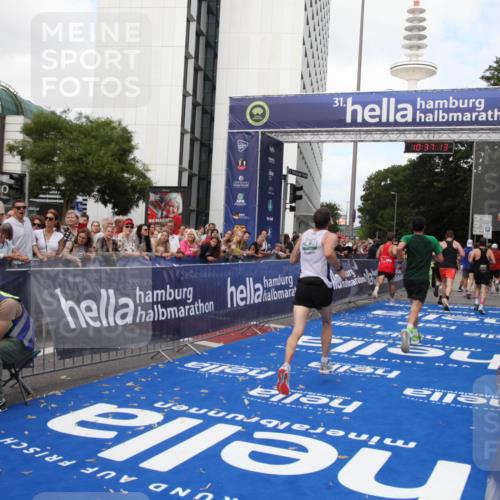 29.06.2025 - hella hamburg halbmarathon Michael Strokosch http://msf.ph/oto/8173462 29.06.2025 10:37:12 Ziel 5923, 6123, 6458, 7482, 8362, 9178, 10190, 10738, 11120, 11423, 13972, 15178, 15410, 16992, 17658 meine-sportfotos.de