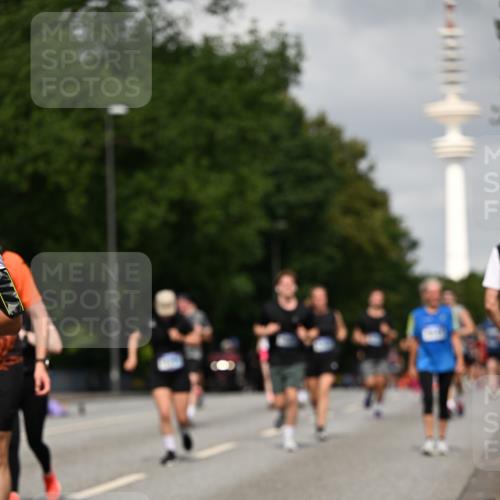 29.06.2025 - hella hamburg halbmarathon Dr. Thomas Lammeyer http://msf.ph/oto/8173494 29.06.2025 10:09:57 Kennedybrücke 1229, 1842, 2288, 3461, 4782, 4868, 5762, 7138, 7302, 8049, 8727, 8894, 8909, 9339, 9477, 9736, 9737, 9738, 9917, 10343, 10791, 10998 meine-sportfotos.de