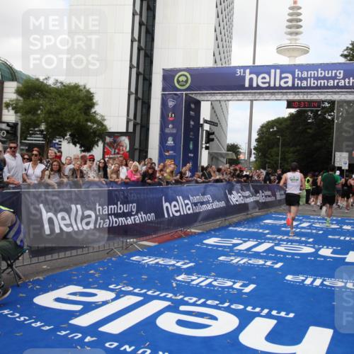 29.06.2025 - hella hamburg halbmarathon Michael Strokosch http://msf.ph/oto/8173505 29.06.2025 10:37:13 Ziel 5923, 6458, 7482, 8362, 9178, 10190, 10738, 11120, 11423, 13972, 15178, 15410, 16992, 17137, 17658 meine-sportfotos.de