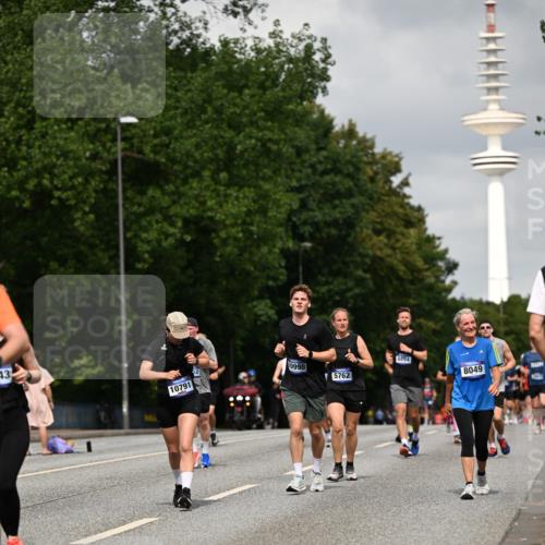 29.06.2025 - hella hamburg halbmarathon Dr. Thomas Lammeyer http://msf.ph/oto/8173526 29.06.2025 10:09:57 Kennedybrücke 1229, 1842, 2288, 3461, 4782, 4868, 5762, 7138, 7302, 8049, 8727, 8894, 8909, 9339, 9477, 9736, 9737, 9738, 9917, 10343, 10791, 10998 meine-sportfotos.de