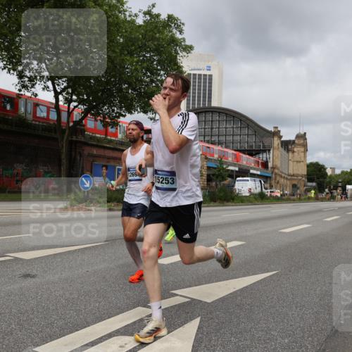 29.06.2025 - hella hamburg halbmarathon Yannick Fuchs http://msf.ph/oto/8173549 29.06.2025 10:25:33 20KM 2460, 2851, 3379, 3845, 7055, 7481, 8318, 9381, 12049, 12691, 15253, 17322, 18235, 18871 meine-sportfotos.de