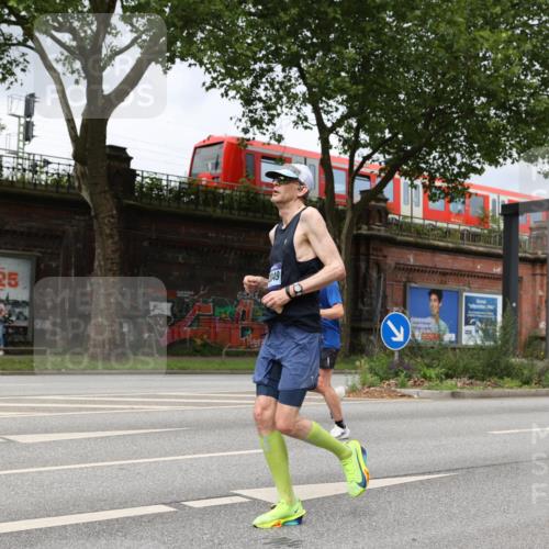 29.06.2025 - hella hamburg halbmarathon Yannick Fuchs http://msf.ph/oto/8173563 29.06.2025 10:25:33 20KM 2460, 2851, 3379, 3845, 7055, 7481, 8318, 9381, 12049, 12691, 15253, 17322, 18235, 18871 meine-sportfotos.de