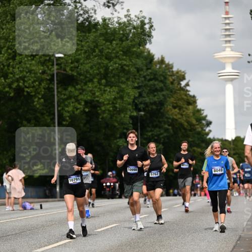 29.06.2025 - hella hamburg halbmarathon Dr. Thomas Lammeyer http://msf.ph/oto/8173565 29.06.2025 10:09:58 Kennedybrücke 1229, 1842, 2288, 3461, 4868, 5762, 7138, 7302, 8049, 8894, 8909, 9339, 9477, 9736, 9737, 9738, 9917, 10343, 10791, 10998 meine-sportfotos.de