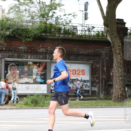 29.06.2025 - hella hamburg halbmarathon Yannick Fuchs http://msf.ph/oto/8173578 29.06.2025 10:25:34 20KM 2460, 2851, 3379, 3845, 7055, 7481, 8318, 9381, 11413, 12049, 12691, 15253, 17322, 18235, 18871 meine-sportfotos.de