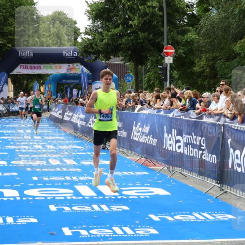 29.06.2025 - hella hamburg halbmarathon Zöllner http://msf.ph/oto/8173590 29.06.2025 10:24:08 Ziel 9269, 10234, 14753, 17614, 19041 meine-sportfotos.de