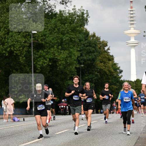 29.06.2025 - hella hamburg halbmarathon Dr. Thomas Lammeyer http://msf.ph/oto/8173604 29.06.2025 10:09:58 Kennedybrücke 1229, 1842, 2288, 3461, 4868, 5762, 7138, 7302, 8049, 8894, 8909, 9339, 9477, 9736, 9737, 9738, 9917, 10343, 10791, 10998 meine-sportfotos.de