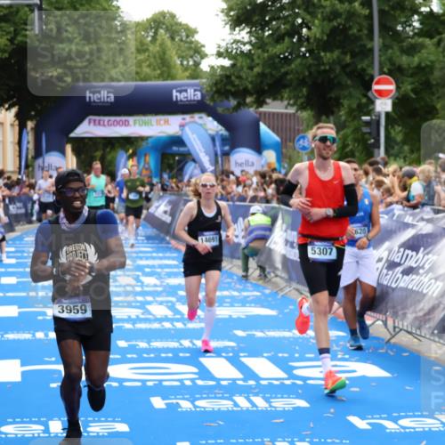 29.06.2025 - hella hamburg halbmarathon Zöllner http://msf.ph/oto/8173613 29.06.2025 10:37:02 Ziel 1385, 1411, 3959, 5307, 5315, 6123, 11620, 14691, 15261, 17024, 17125 meine-sportfotos.de