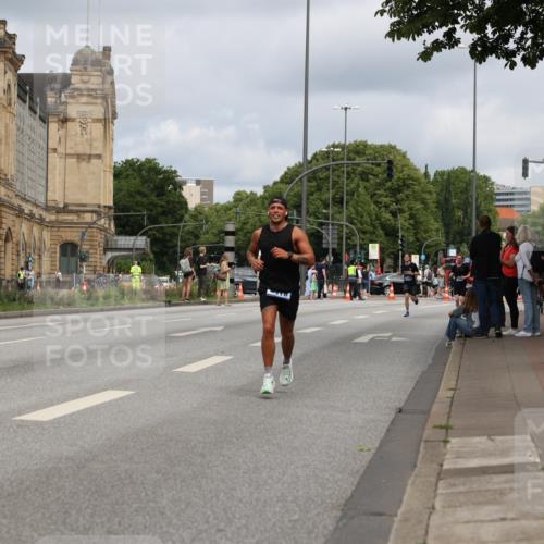 29.06.2025 - hella hamburg halbmarathon Yannick Fuchs http://msf.ph/oto/8173615 29.06.2025 10:25:37 20KM 2460, 2851, 3379, 3845, 7055, 7481, 8318, 9381, 11413, 12049, 12691, 15253, 17322, 18235, 18871 meine-sportfotos.de