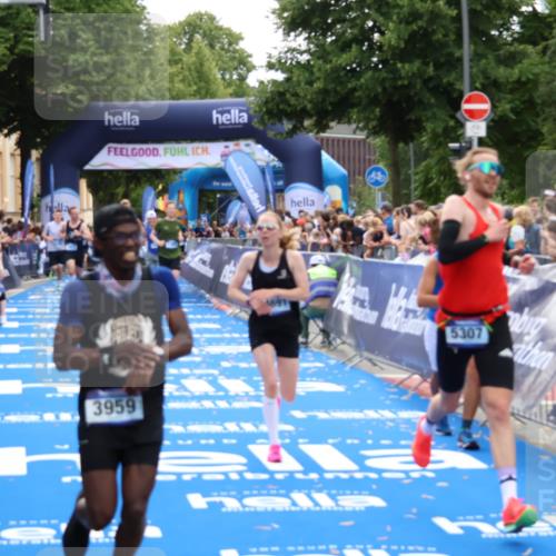 29.06.2025 - hella hamburg halbmarathon Zöllner http://msf.ph/oto/8173622 29.06.2025 10:37:02 Ziel 1385, 1411, 3959, 5307, 5315, 6123, 11620, 14691, 15261, 17024, 17125 meine-sportfotos.de