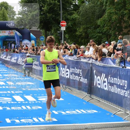29.06.2025 - hella hamburg halbmarathon Zöllner http://msf.ph/oto/8173625 29.06.2025 10:24:08 Ziel 9269, 10234, 14753, 17614, 19041 meine-sportfotos.de