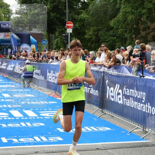 29.06.2025 - hella hamburg halbmarathon Zöllner http://msf.ph/oto/8173640 29.06.2025 10:24:09 Ziel 9269, 10234, 14753, 17614, 19041 meine-sportfotos.de