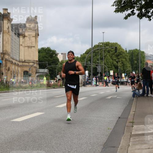 29.06.2025 - hella hamburg halbmarathon Yannick Fuchs http://msf.ph/oto/8173645 29.06.2025 10:25:38 20KM 2460, 2851, 3379, 3845, 7055, 7481, 8318, 9381, 11413, 12049, 12691, 15253, 17322, 18235, 18871 meine-sportfotos.de