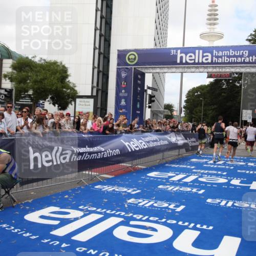 29.06.2025 - hella hamburg halbmarathon Michael Strokosch http://msf.ph/oto/8173653 29.06.2025 10:37:21 Ziel 4860, 5003, 10190, 12900, 13854, 14387, 14459, 15178, 17137, 17726, 18824 meine-sportfotos.de
