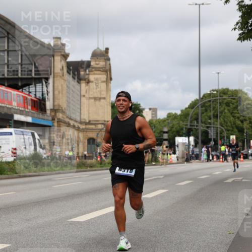 29.06.2025 - hella hamburg halbmarathon Yannick Fuchs http://msf.ph/oto/8173666 29.06.2025 10:25:38 20KM 2460, 2851, 3379, 3845, 7055, 7481, 8318, 9381, 11413, 12049, 12691, 15253, 17322, 18235, 18871 meine-sportfotos.de