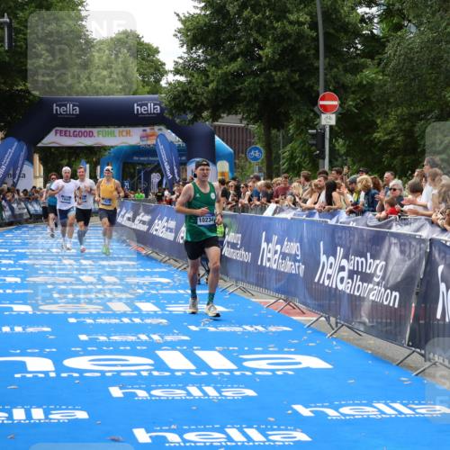 29.06.2025 - hella hamburg halbmarathon Zöllner http://msf.ph/oto/8173676 29.06.2025 10:24:11 Ziel 7331, 9269, 10234, 17614, 18569, 19041 meine-sportfotos.de