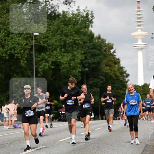 29.06.2025 - hella hamburg halbmarathon Dr. Thomas Lammeyer http://msf.ph/oto/8173713 29.06.2025 10:09:58 Kennedybrücke 1229, 1842, 2288, 3461, 4868, 5762, 7138, 7302, 8049, 8894, 8909, 9339, 9477, 9736, 9737, 9738, 9917, 10343, 10791, 10998 meine-sportfotos.de