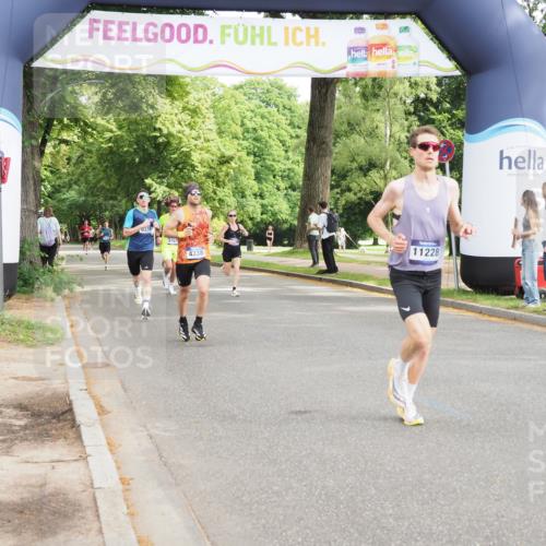29.06.2025 - hella hamburg halbmarathon MichiJ http://msf.ph/oto/8173714 29.06.2025 10:15:42 Zwischen KM18-KM19 4338, 8376, 9767, 11228, 17003 meine-sportfotos.de