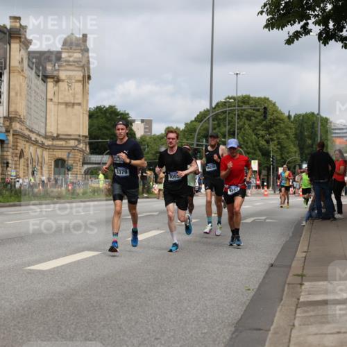 29.06.2025 - hella hamburg halbmarathon Yannick Fuchs http://msf.ph/oto/8173736 29.06.2025 10:25:45 20KM 2460, 2851, 3379, 3845, 5826, 7055, 7481, 7880, 8318, 9381, 11413, 13754, 16508, 17322, 18177, 18235, 18871 meine-sportfotos.de