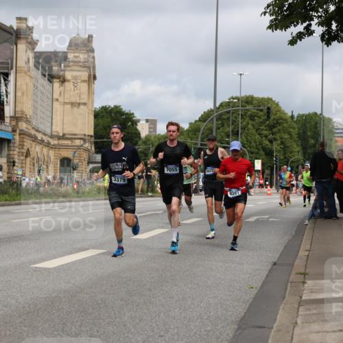 29.06.2025 - hella hamburg halbmarathon Yannick Fuchs http://msf.ph/oto/8173745 29.06.2025 10:25:45 20KM 2460, 2851, 3379, 3845, 5826, 7055, 7481, 7880, 8318, 9381, 11413, 13754, 16508, 17322, 18177, 18235, 18871 meine-sportfotos.de