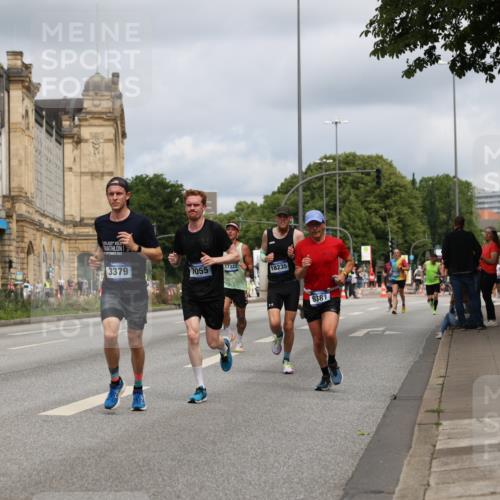 29.06.2025 - hella hamburg halbmarathon Yannick Fuchs http://msf.ph/oto/8173752 29.06.2025 10:25:45 20KM 2460, 2851, 3379, 3845, 5826, 7055, 7481, 7880, 8318, 9381, 11413, 13754, 16508, 17322, 18177, 18235, 18871 meine-sportfotos.de