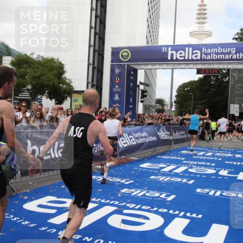 29.06.2025 - hella hamburg halbmarathon Michael Strokosch http://msf.ph/oto/8173756 29.06.2025 10:37:24 Ziel 5003, 12739, 12900, 13854, 14387, 14459, 15888, 17306, 18824 meine-sportfotos.de