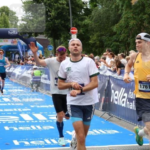 29.06.2025 - hella hamburg halbmarathon Zöllner http://msf.ph/oto/8173826 29.06.2025 10:24:16 Ziel 5612, 6816, 7331, 9269, 17614, 18569, 19041 meine-sportfotos.de
