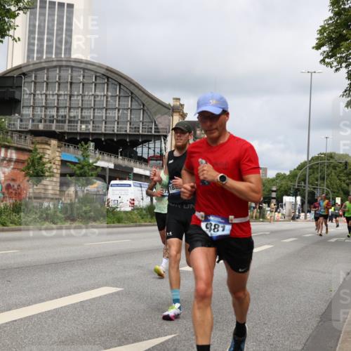 29.06.2025 - hella hamburg halbmarathon Yannick Fuchs http://msf.ph/oto/8173829 29.06.2025 10:25:48 20KM 2460, 2851, 3379, 3845, 5826, 7055, 7481, 7880, 8318, 9381, 11413, 13754, 16508, 17322, 18177, 18235, 18871 meine-sportfotos.de