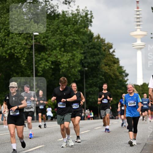 29.06.2025 - hella hamburg halbmarathon Dr. Thomas Lammeyer http://msf.ph/oto/8173844 29.06.2025 10:09:59 Kennedybrücke 1229, 1842, 2288, 3461, 4169, 4868, 5762, 7138, 7302, 8049, 8894, 8909, 9339, 9477, 9736, 9737, 9738, 9917, 10343, 10791, 10998 meine-sportfotos.de