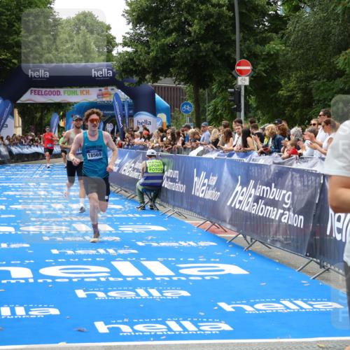 29.06.2025 - hella hamburg halbmarathon Zöllner http://msf.ph/oto/8173858 29.06.2025 10:24:17 Ziel 5612, 6816, 7331, 18569 meine-sportfotos.de