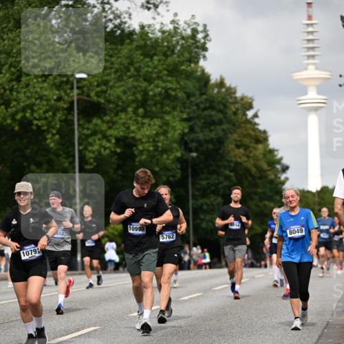 29.06.2025 - hella hamburg halbmarathon Dr. Thomas Lammeyer http://msf.ph/oto/8173872 29.06.2025 10:09:59 Kennedybrücke 1229, 1842, 2288, 3461, 4169, 4868, 5762, 7138, 7302, 8049, 8894, 8909, 9339, 9477, 9736, 9737, 9738, 9917, 10343, 10791, 10998 meine-sportfotos.de
