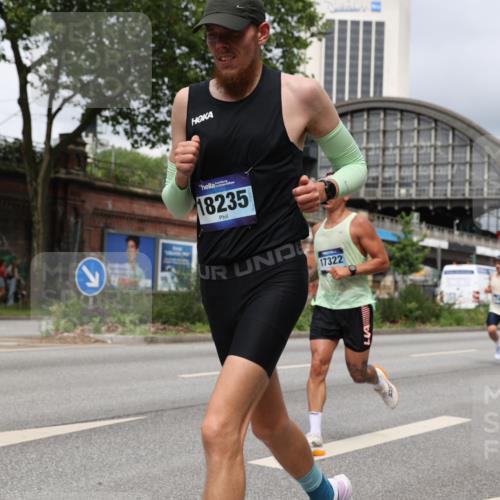 29.06.2025 - hella hamburg halbmarathon Yannick Fuchs http://msf.ph/oto/8173875 29.06.2025 10:25:49 20KM 2460, 2851, 3379, 3845, 5826, 7055, 7481, 7880, 8318, 9381, 10017, 11413, 13754, 16508, 17322, 18177, 18235, 18871 meine-sportfotos.de